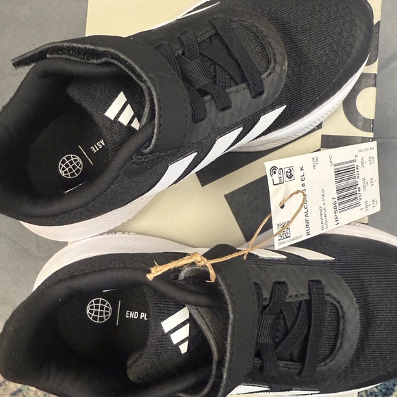 Adidas Run Falcon size 11 Youth Brand New - Picture 2 of 7